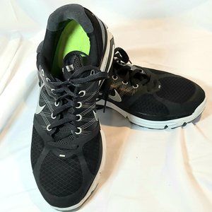 Men's ''FLYWIRE" Nike Tennis Shoes